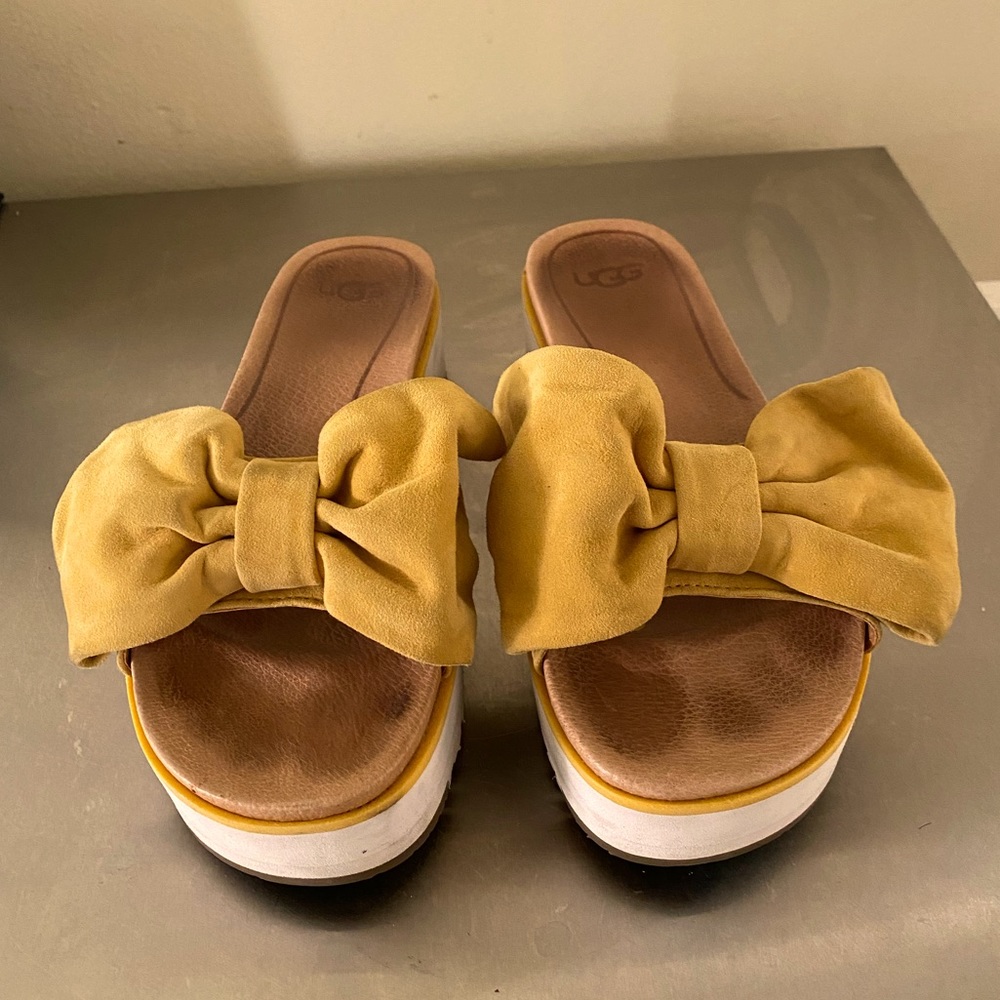 UGG Bow Sandals